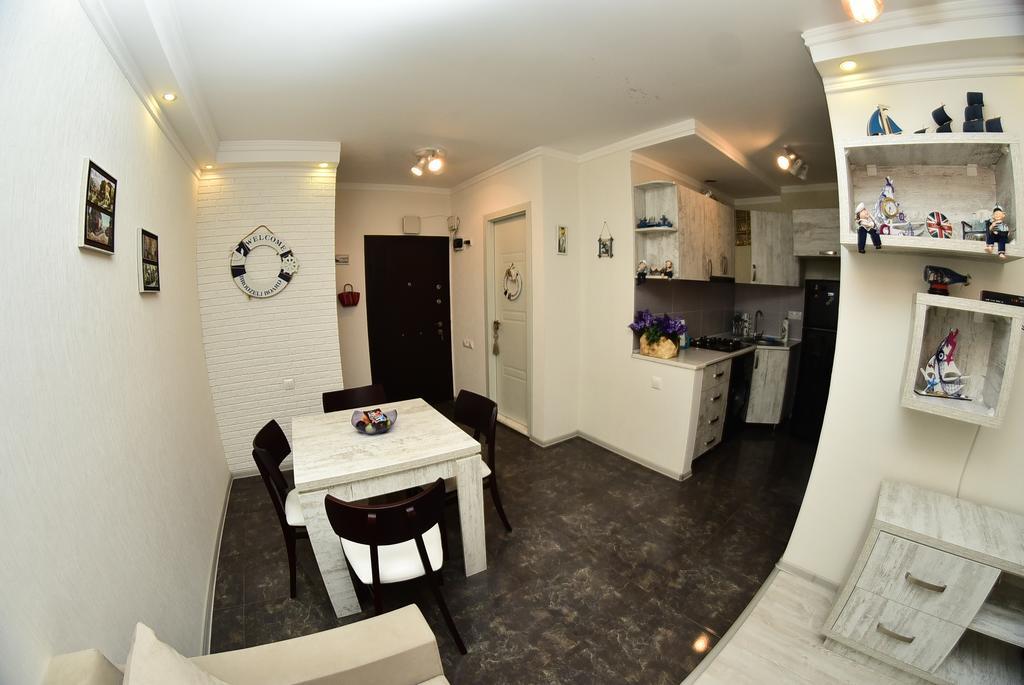 Stars Apartment Batoumi Extérieur photo